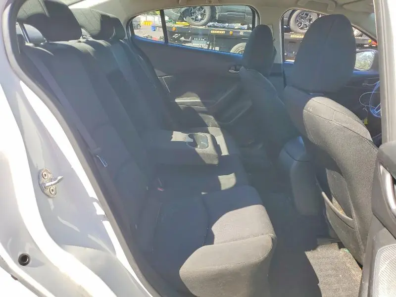 2015 MAZDA 3 TOURING  