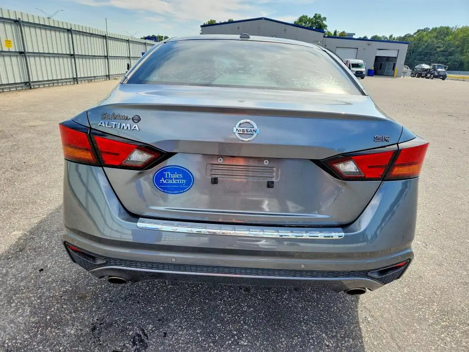 2022 NISSAN ALTIMA SR  