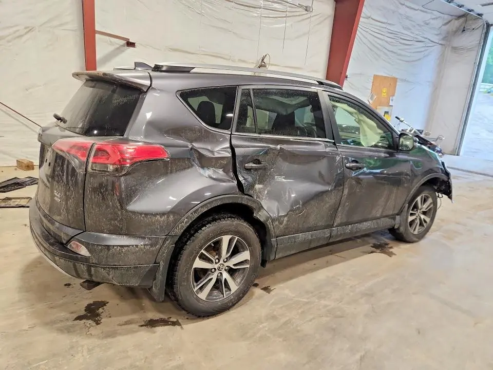 2018 TOYOTA RAV4 XLE  