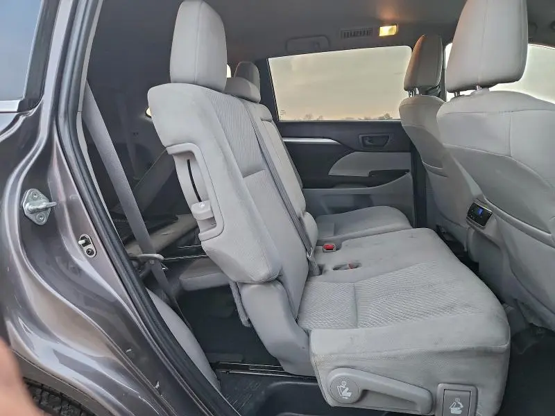 2019 TOYOTA HIGHLANDER LE  