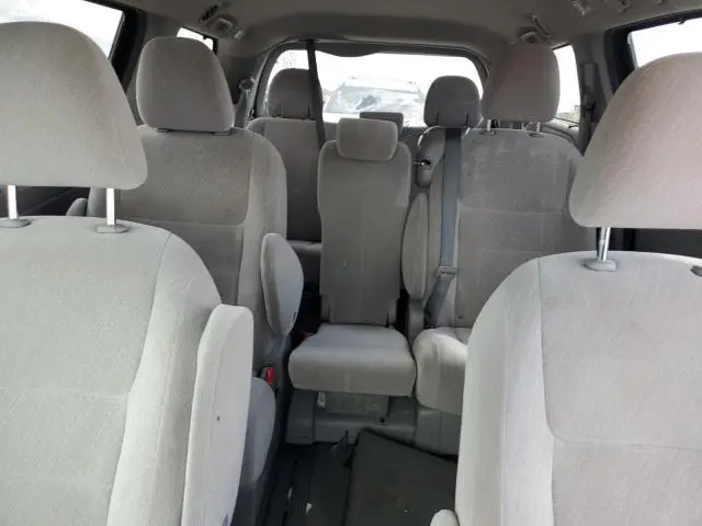 2017 TOYOTA SIENNA LE  