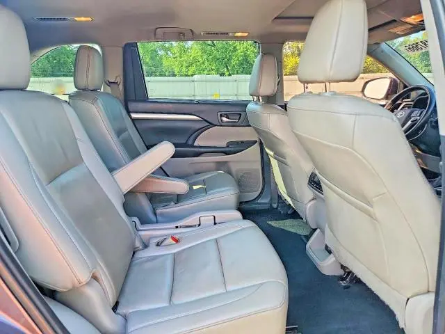 2019 TOYOTA HIGHLANDER XLE  