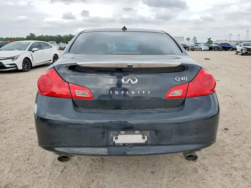 2015 INFINITI Q40 BASE  