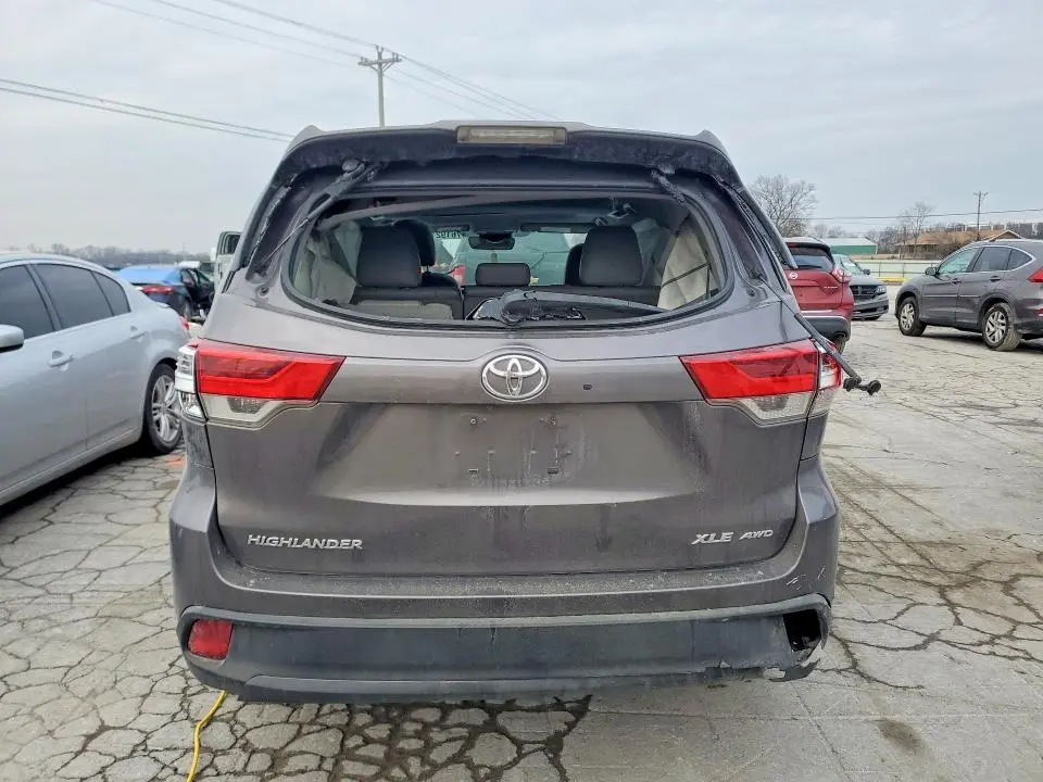2017 TOYOTA HIGHLANDER XLE  