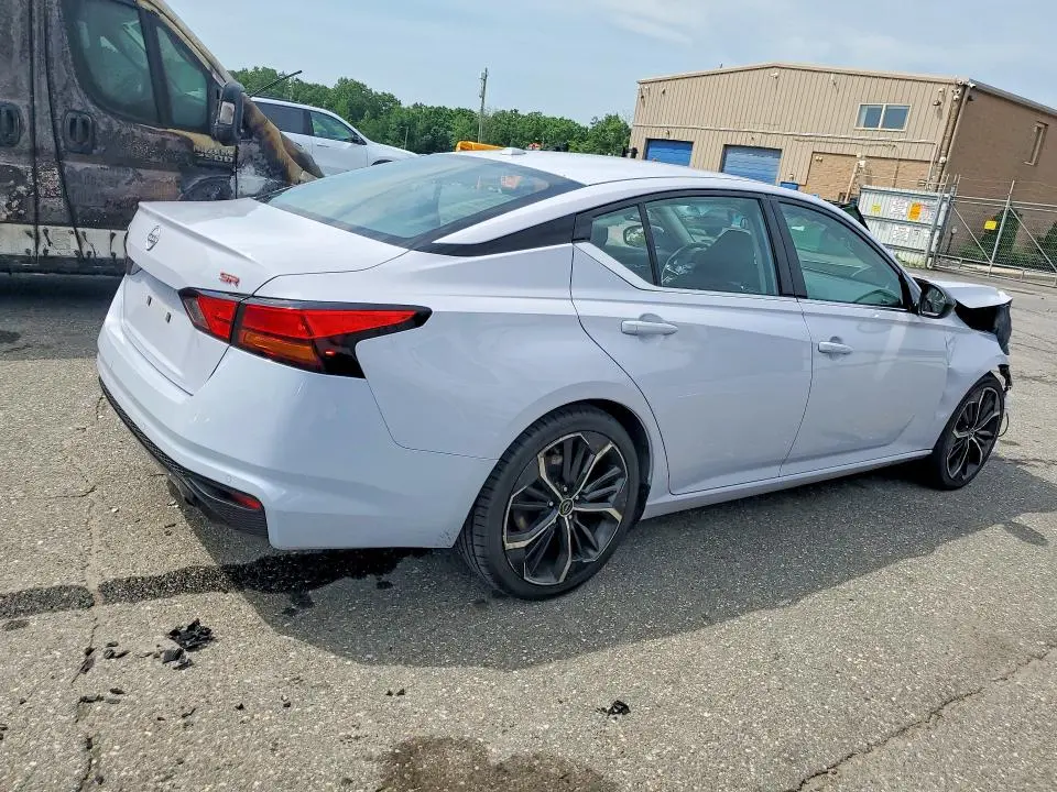 2024 NISSAN ALTIMA SR  