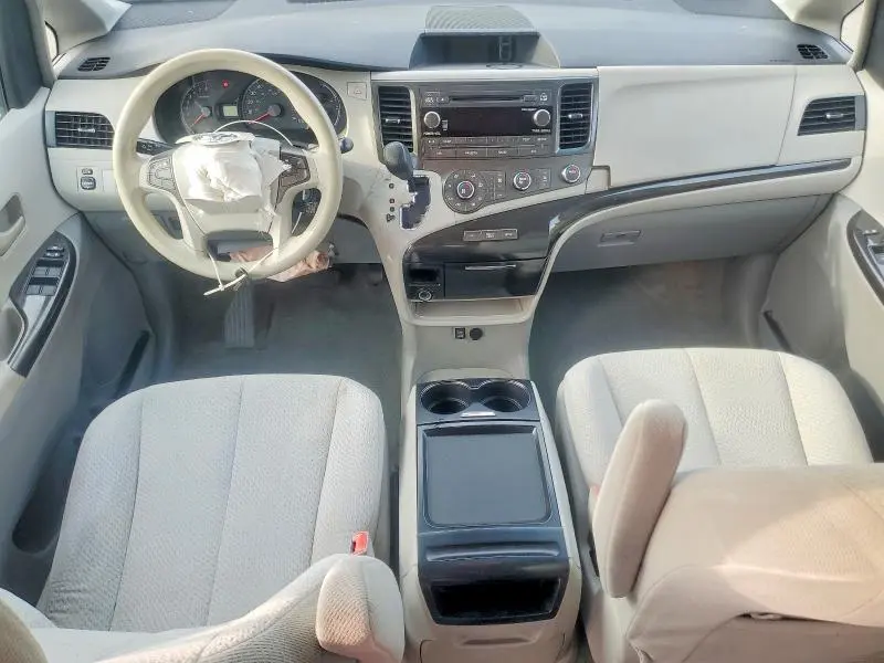 2011 TOYOTA SIENNA LE  