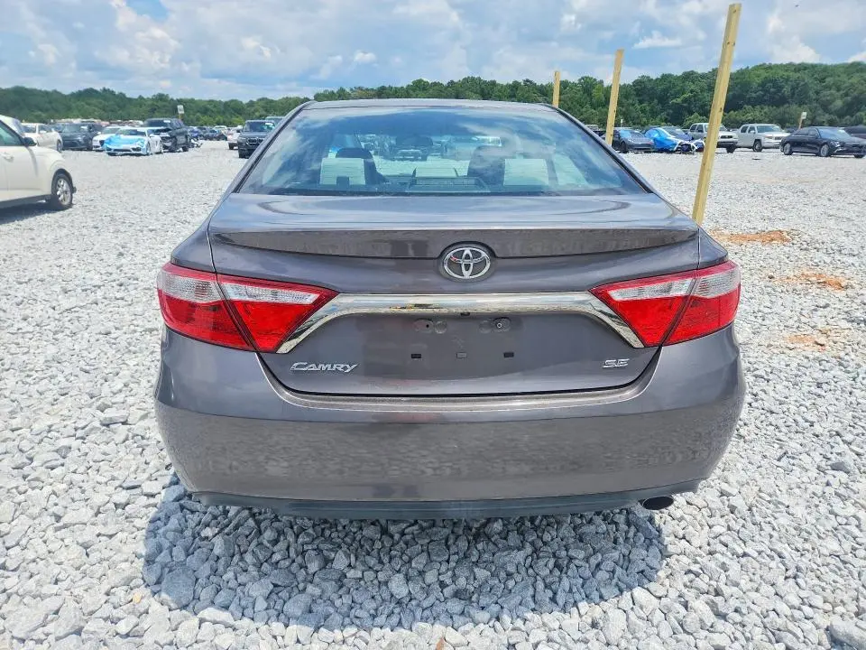2016 TOYOTA CAMRY SE  