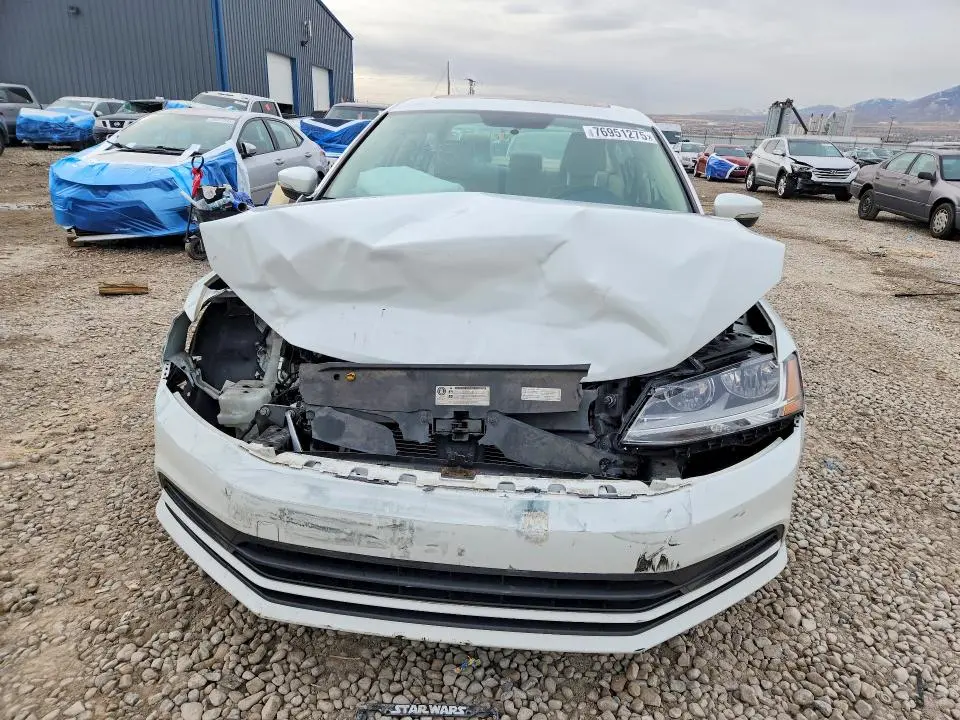 2017 VOLKSWAGEN JETTA SE  