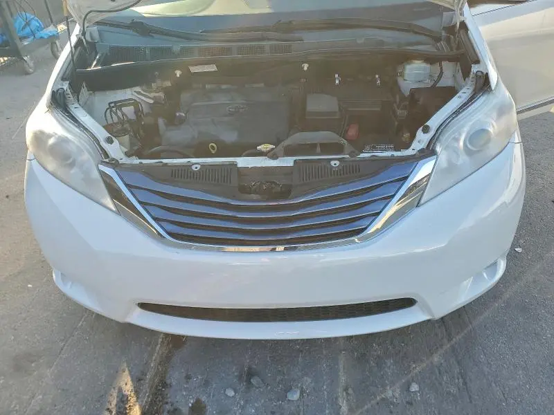 2015 TOYOTA SIENNA XLE  