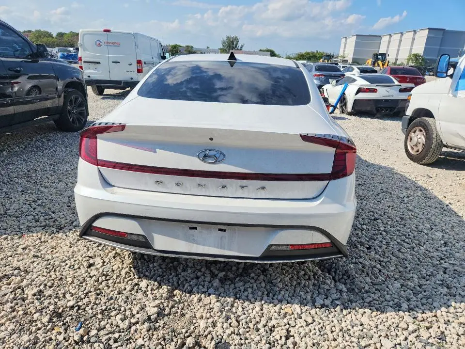 2023 HYUNDAI SONATA SE  