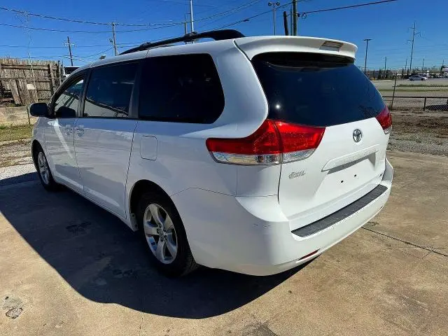 2012 TOYOTA SIENNA LE 8-PASSENGER  