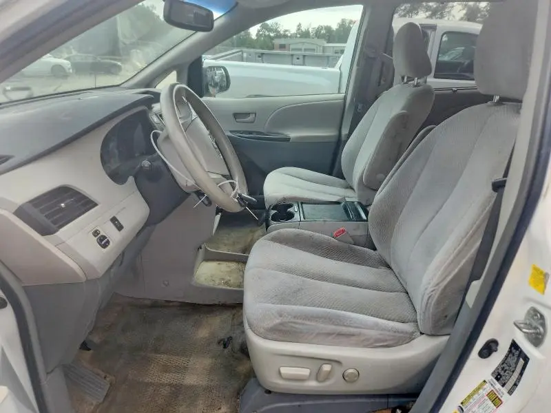 2011 TOYOTA SIENNA LE  