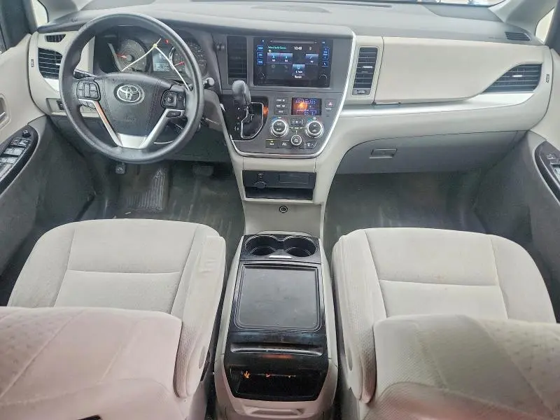 2015 TOYOTA SIENNA LE  