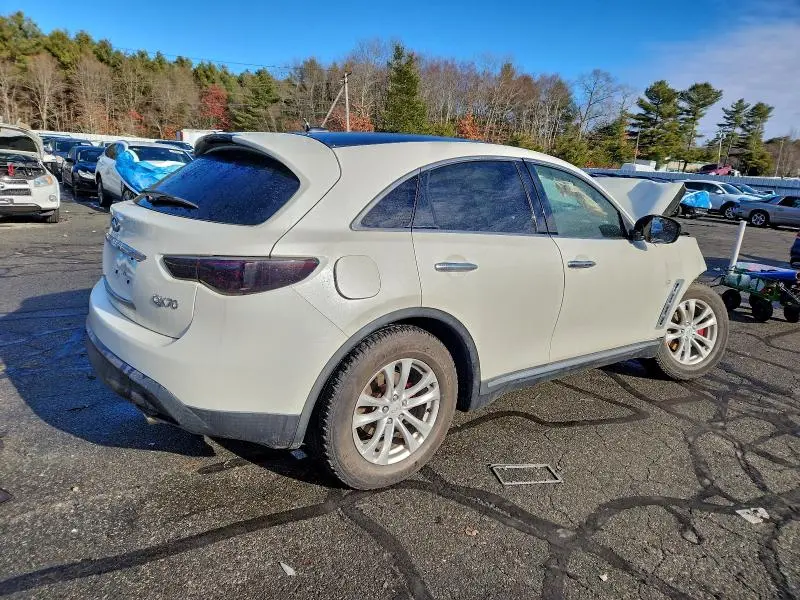 2017 INFINITI QX70   