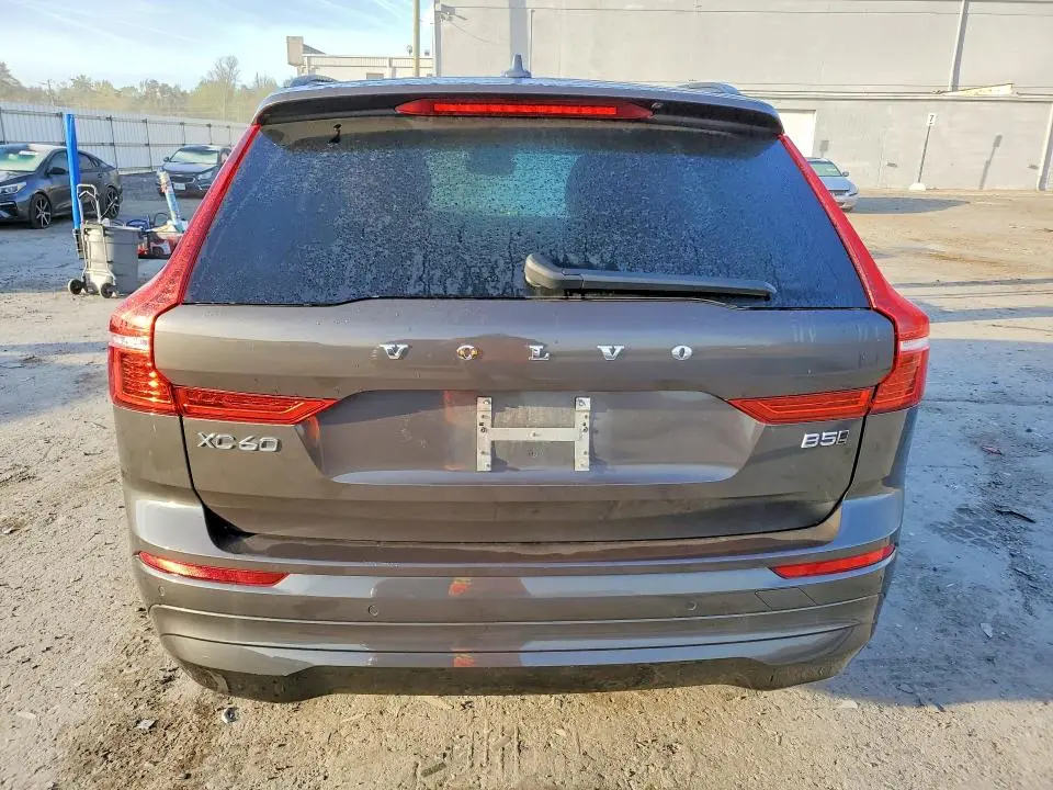 2022 VOLVO XC60 B5 MOMENTUM  