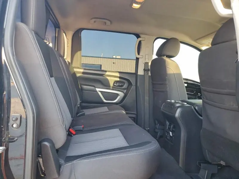 2021 NISSAN TITAN SV  