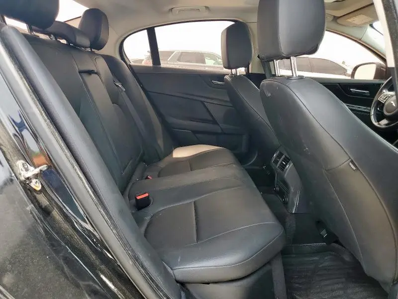 2019 JAGUAR XE   