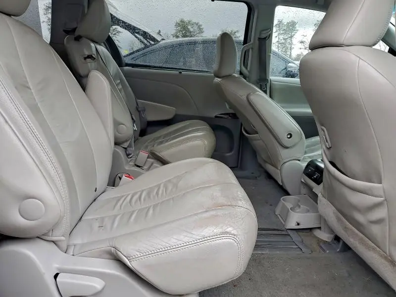 2011 TOYOTA SIENNA XLE  