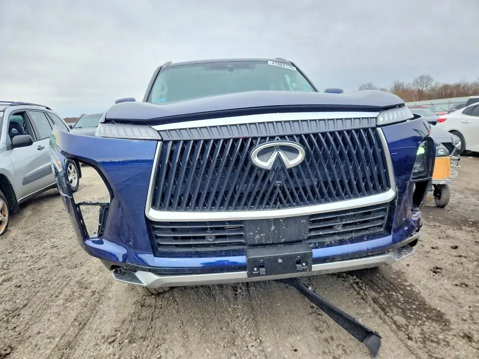 2025 INFINITI QX80 LUXE  