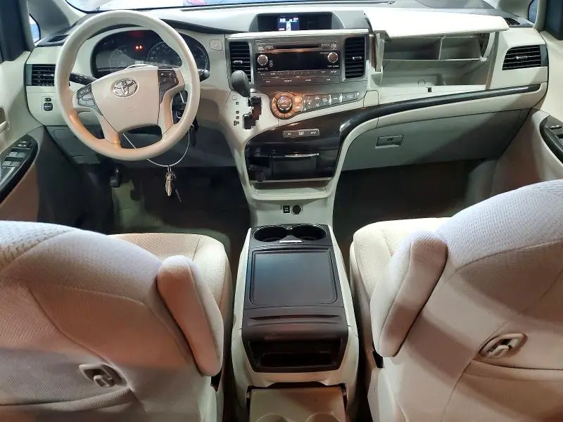 2013 TOYOTA SIENNA LE  