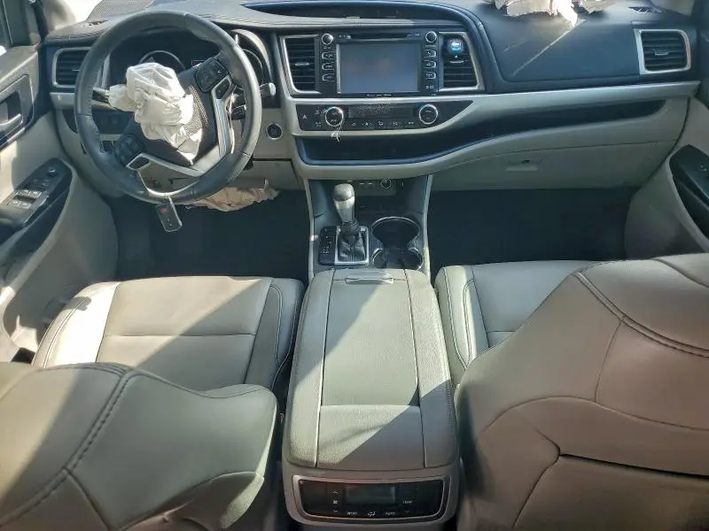 2019 TOYOTA HIGHLANDER SE  