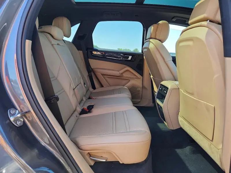 2021 PORSCHE CAYENNE   
