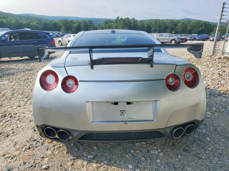 2012 NISSAN GT-R   