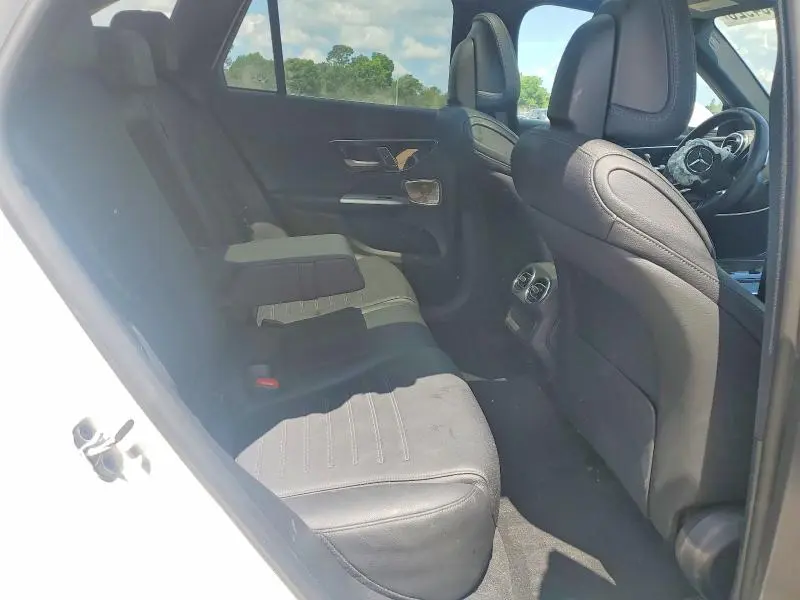 2024 MERCEDES-BENZ GLC 300  
