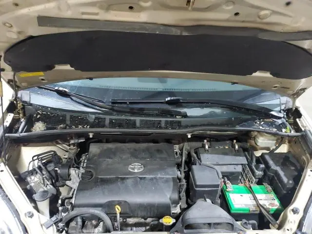 2011 TOYOTA SIENNA LE  