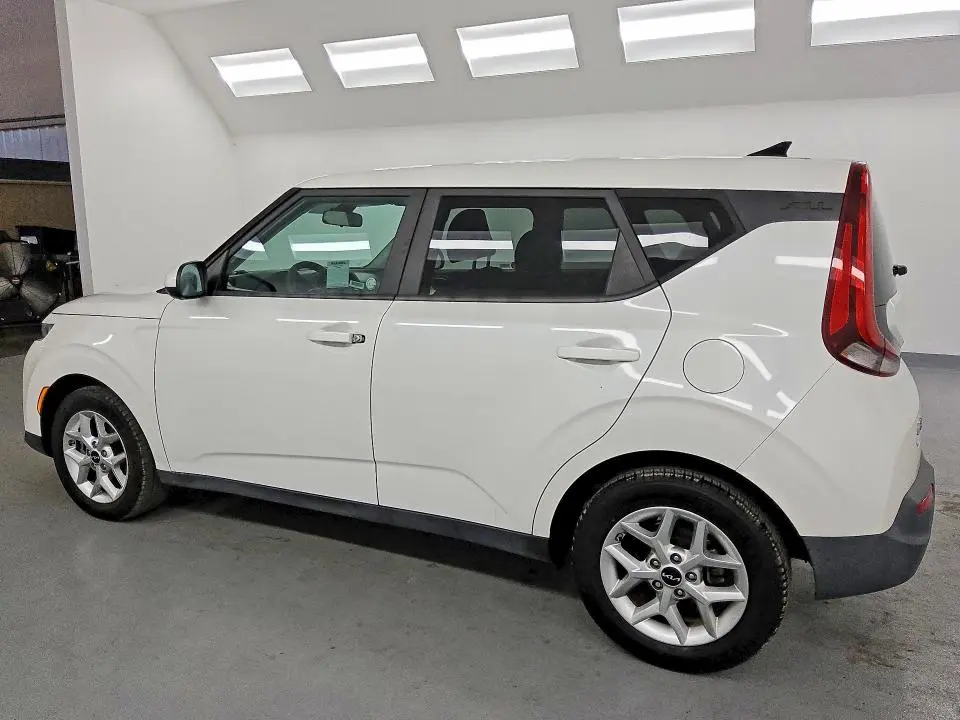 2022 KIA SOUL LX  
