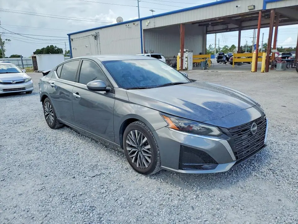 2023 NISSAN ALTIMA SV  