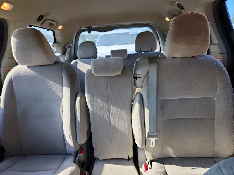 2015 TOYOTA SIENNA LE 8-PASSENGER  