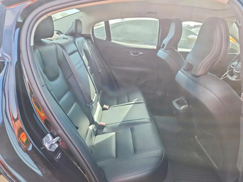 2021 VOLVO S60 T5 MOMENTUM  