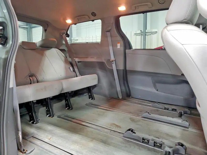 2018 TOYOTA SIENNA XLE 7-PASSENGER  