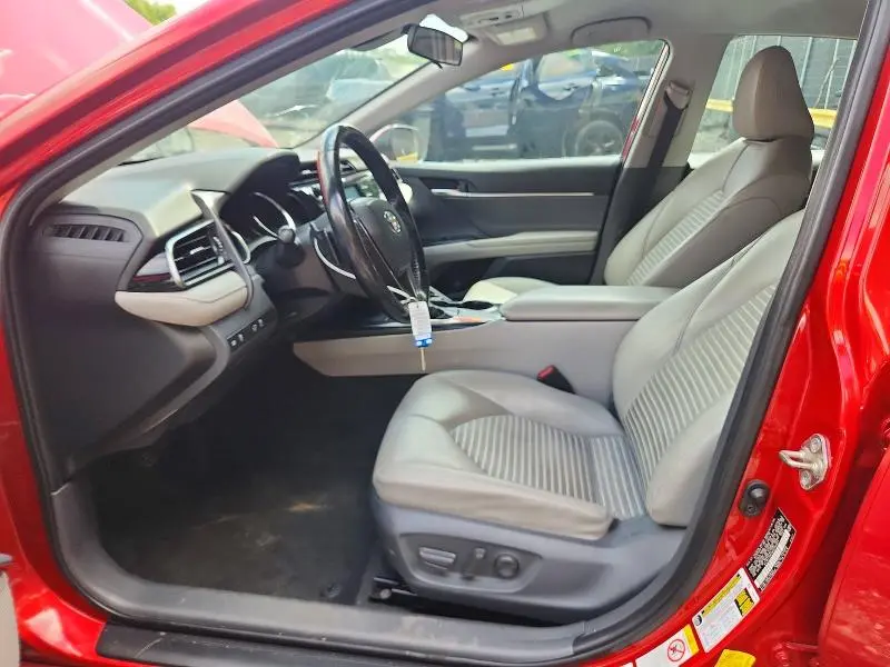2019 TOYOTA CAMRY SE  