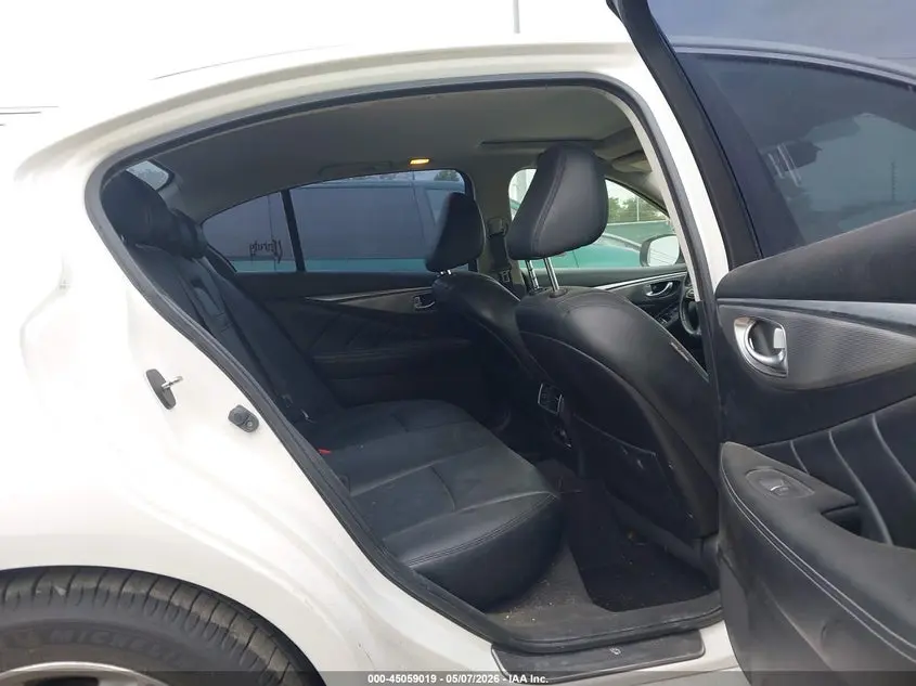 2015 INFINITI Q50  
