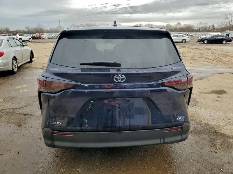 2025 TOYOTA SIENNA LE  