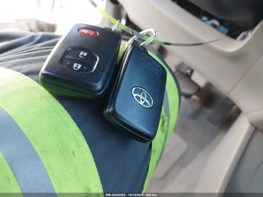 2010 TOYOTA PRIUS IV