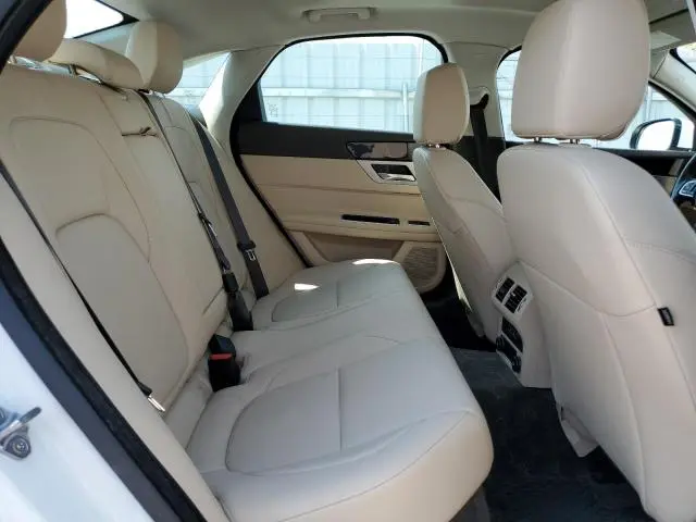 2018 JAGUAR XF PREMIUM  