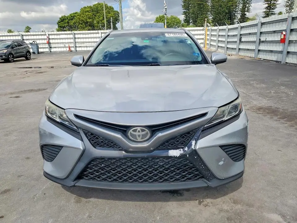 2018 TOYOTA CAMRY SE  
