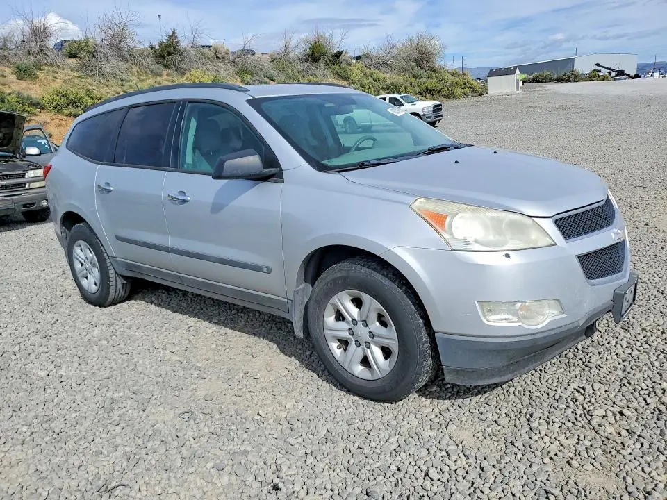 2010 CHEVROLET TRAVERSE LS  