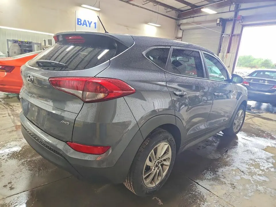 2018 HYUNDAI TUCSON SE  