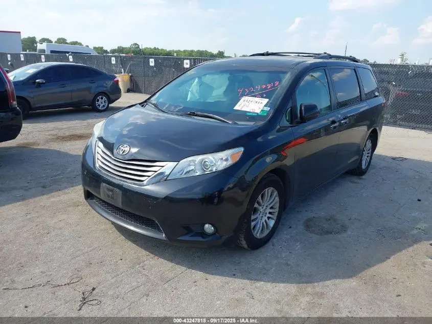 2015 TOYOTA SIENNA XLE 8 PASSENGER