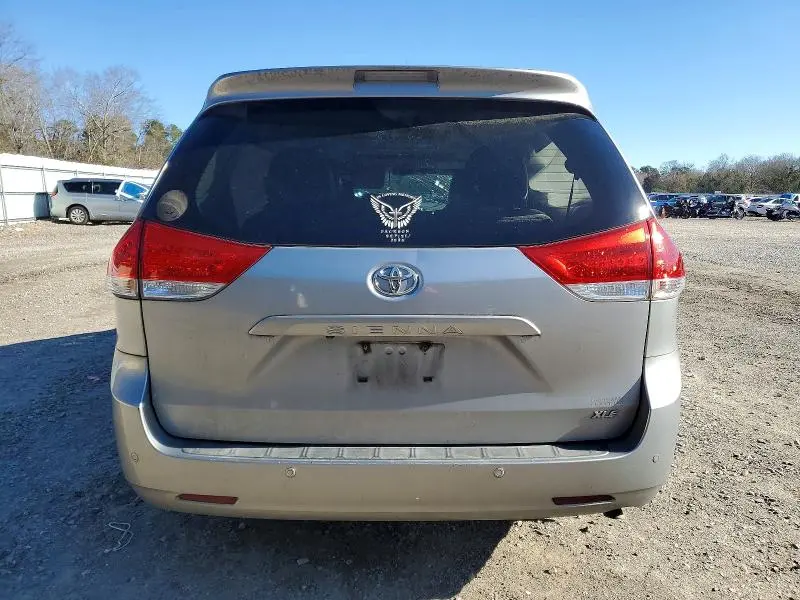 2013 TOYOTA SIENNA XLE  