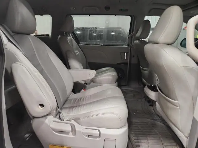 2014 TOYOTA SIENNA XLE  