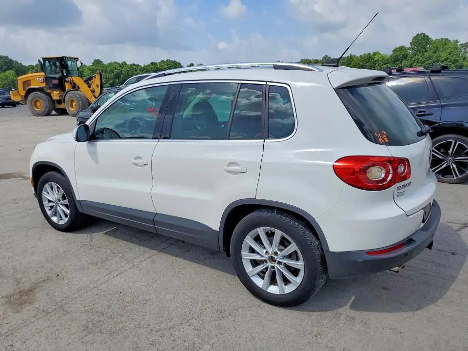 2011 VOLKSWAGEN TIGUAN S  