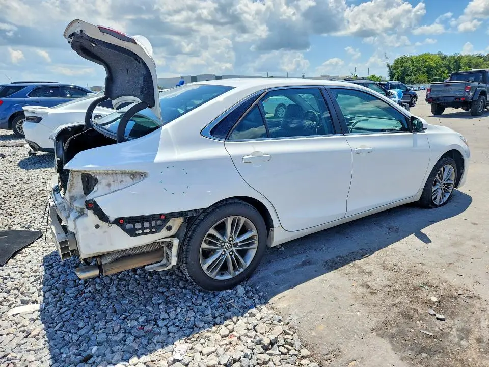 2015 TOYOTA CAMRY SE  