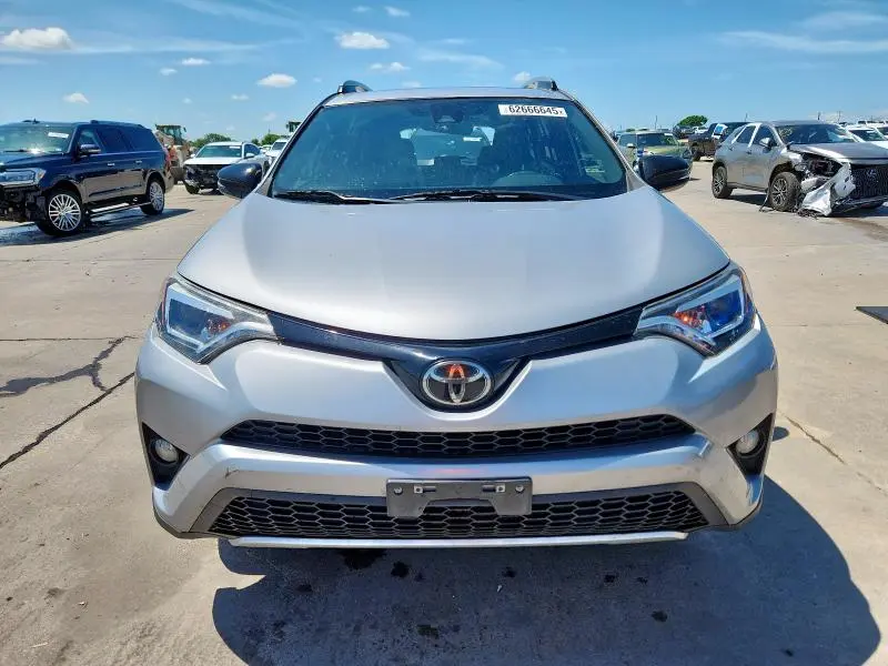 2018 TOYOTA RAV4 SE  