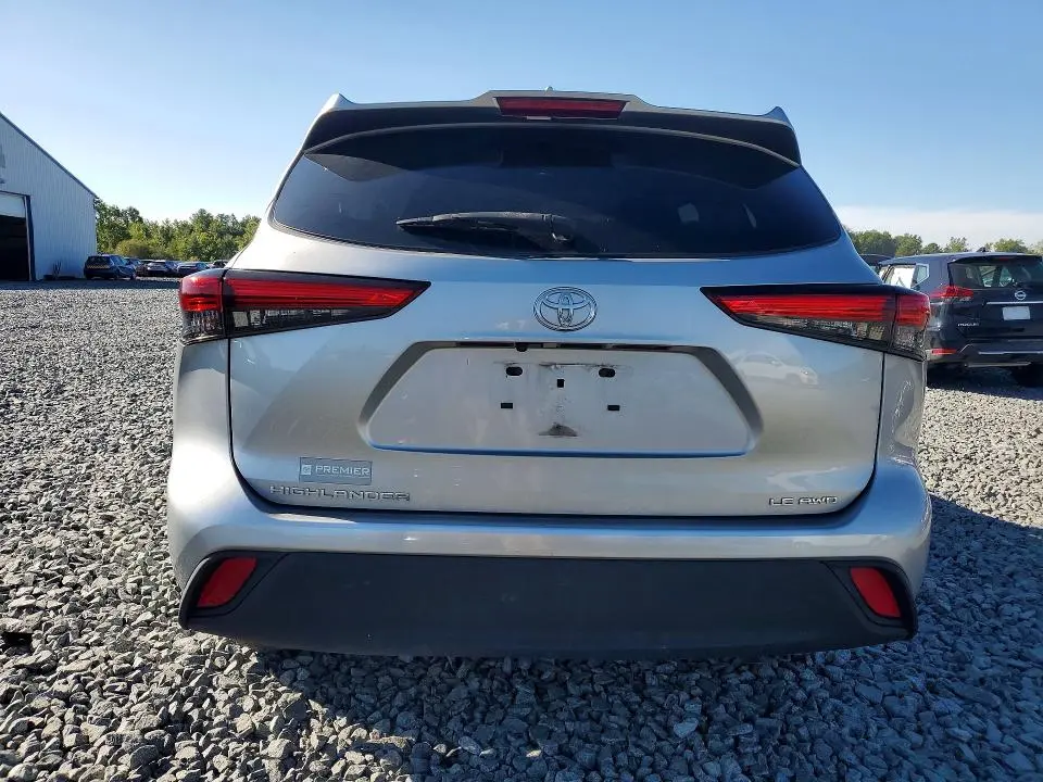 2021 TOYOTA HIGHLANDER LE  