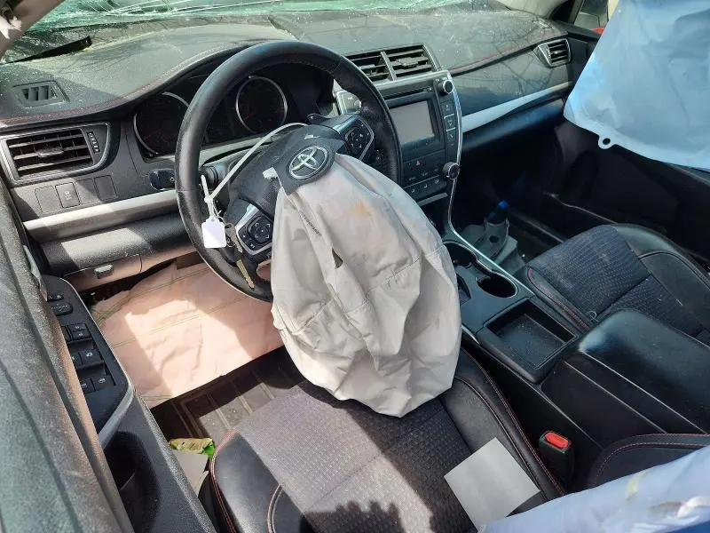 2015 TOYOTA CAMRY SE  